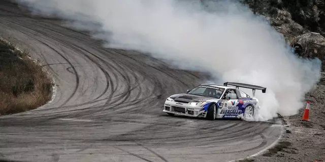 How can I get sponsored in rally?