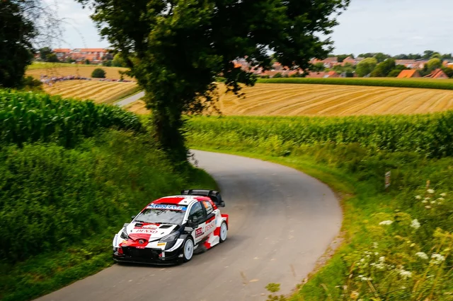 How do rally racing call outs work?